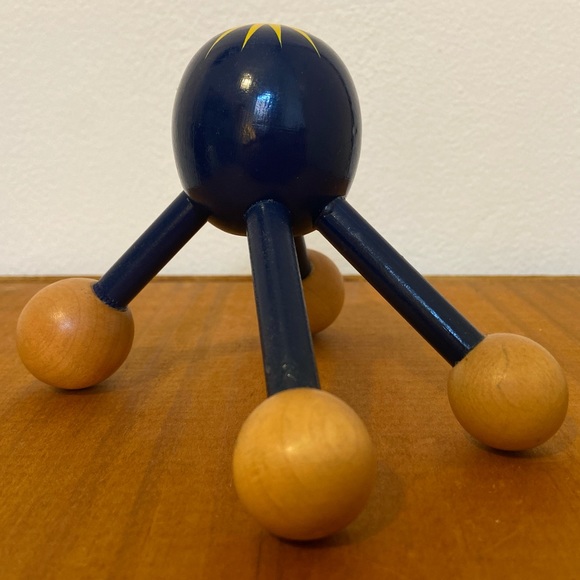 🐙 Wooden Octopus / Creature Hand Massager 🐙 - Picture 3 of 3